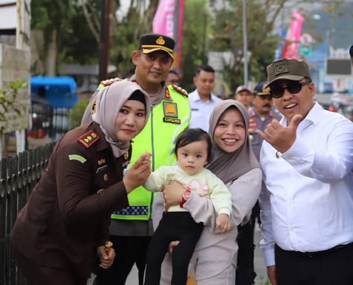 Wako Hendri Arnis saat bersama masyarakat